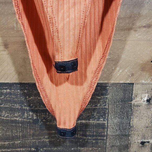 Nasty Gal ribbed halter v-neck bodysuit - Picture 4 of 8